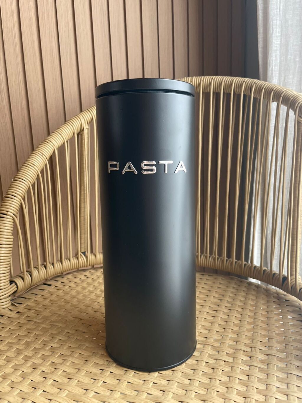 LATA DE PASTA MODERNA NEGRA