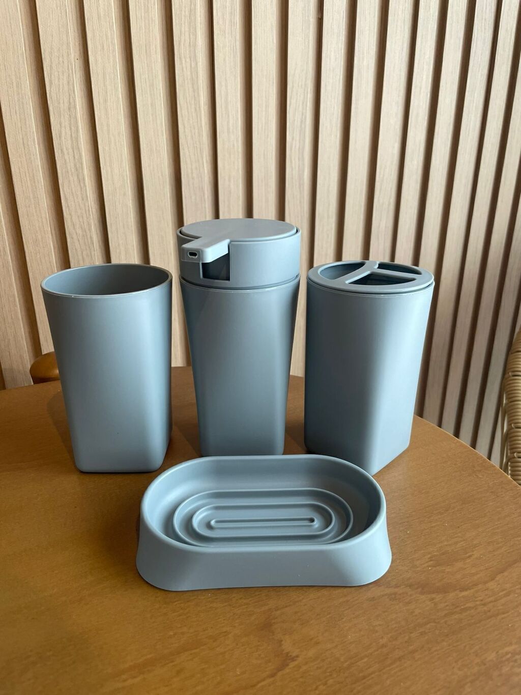 SET DE BAÑO X4 PZAS PLASTICO LISO