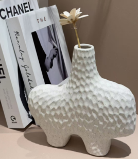 JARRON RUNA ORGANICO DE CERAMICA CREMA TAMAÑO: 21*7*20CM
