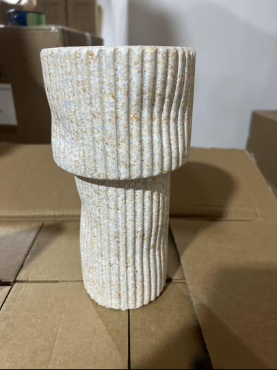 JARRON COPA DE CERAMICA GRANITO BEIGE. TAMAÑO :12.5*12.5*20.5CM